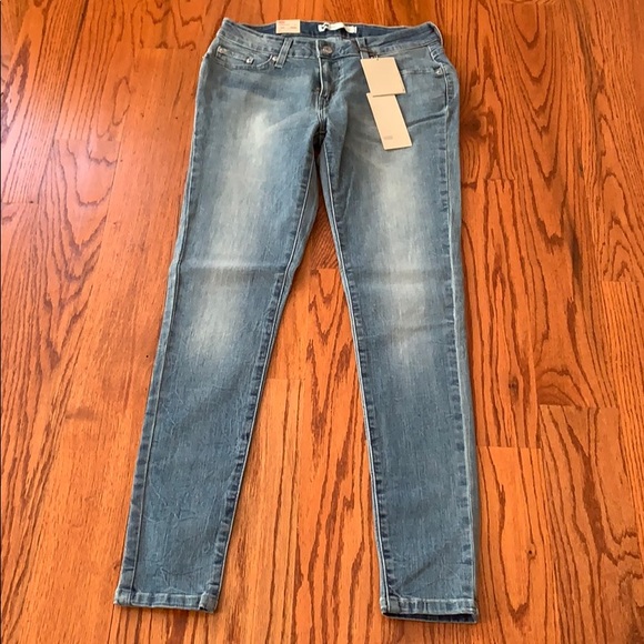 New Levi’s 535Medium Wash  Skinny Leggings - Picture 3 of 12